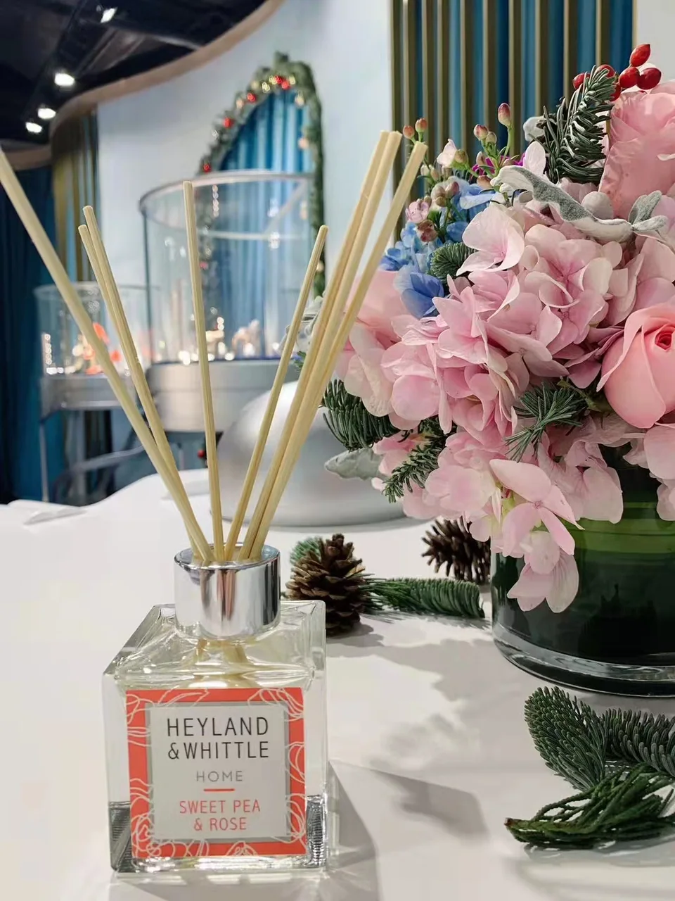 heyland whittle在世界顶级珠宝鞋店,进博会3000万的珠宝鞋就在GENAVANT家